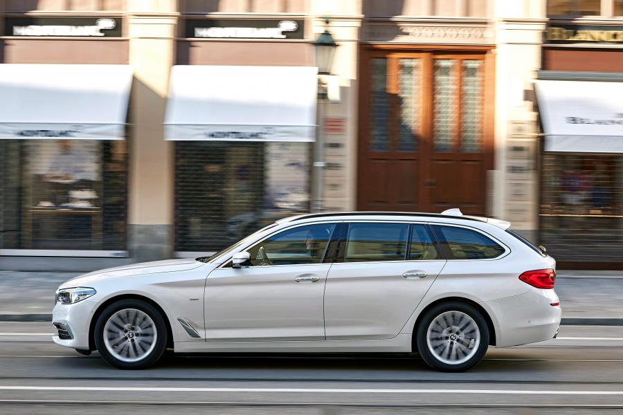  BMW 520d Touring Luxury Line 2017 года  (WW) (фото 17 из 40)